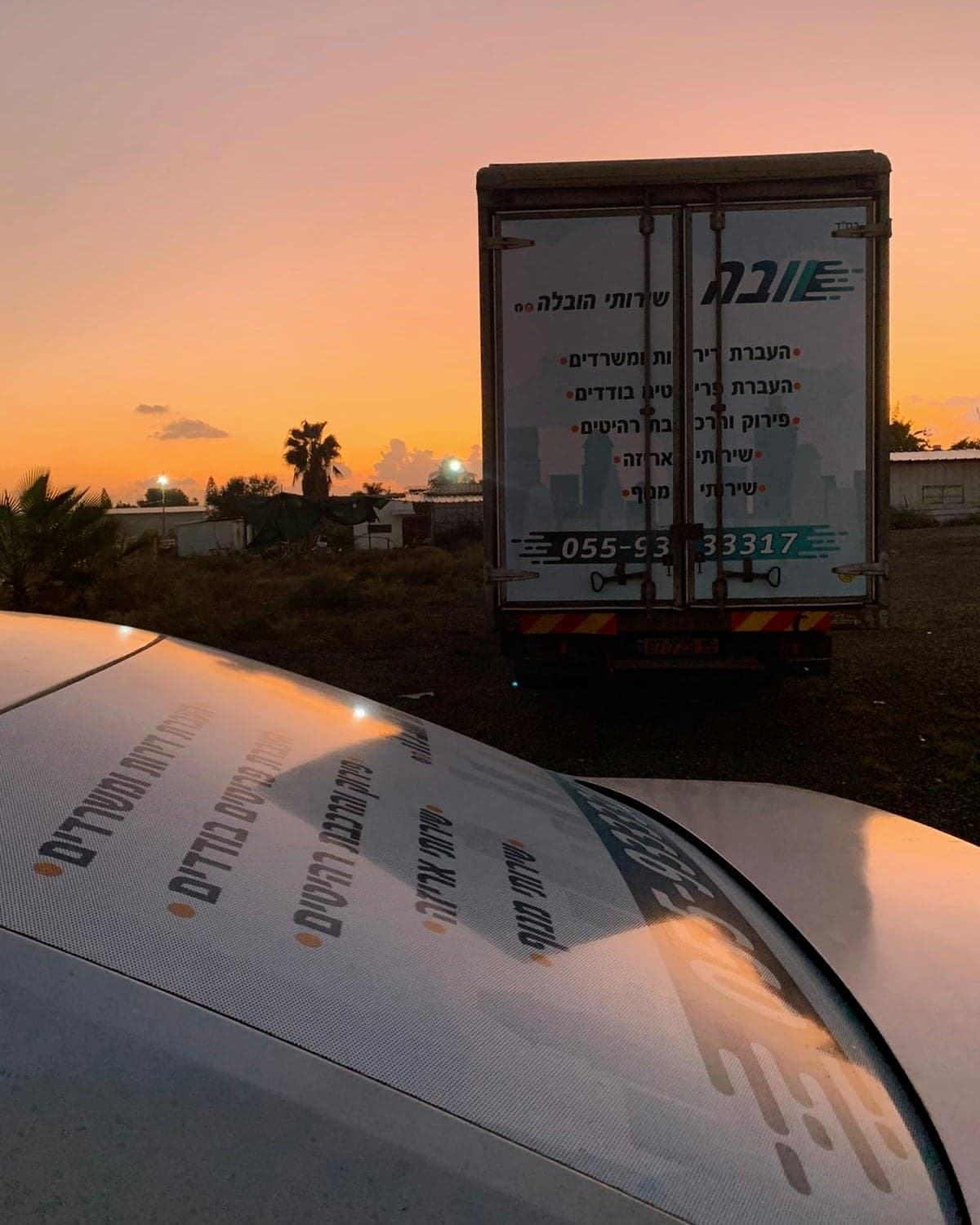 משאית וובה ממותגת — הובלות דירות ומשרדים